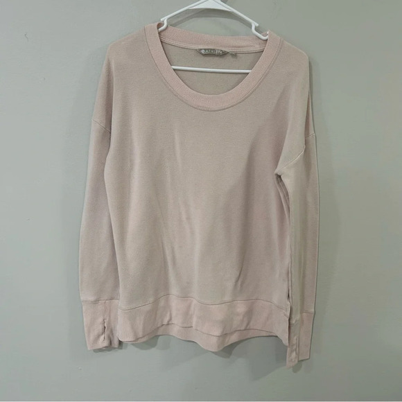 Athleta Women’s Light Pink Crewneck Pullover Long Sleeve Sweatshirt Size Medium - Picture 1 of 5